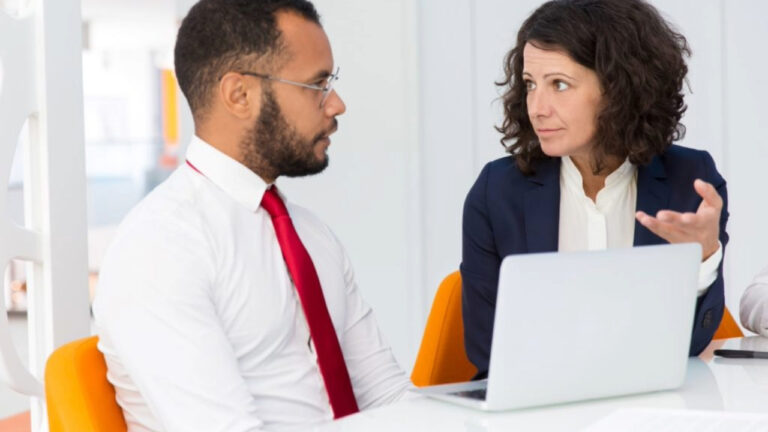 Preparação Profissional: Estratégias para Iniciar sua Carreira com o Pé Direito