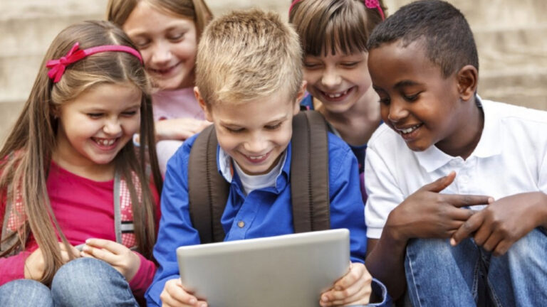 Brincadeiras Criativas para Curtir com Seus Filhos na Semana da Criança